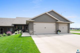 3201 E Stoney Brook Trl, Sioux Falls, SD 57108