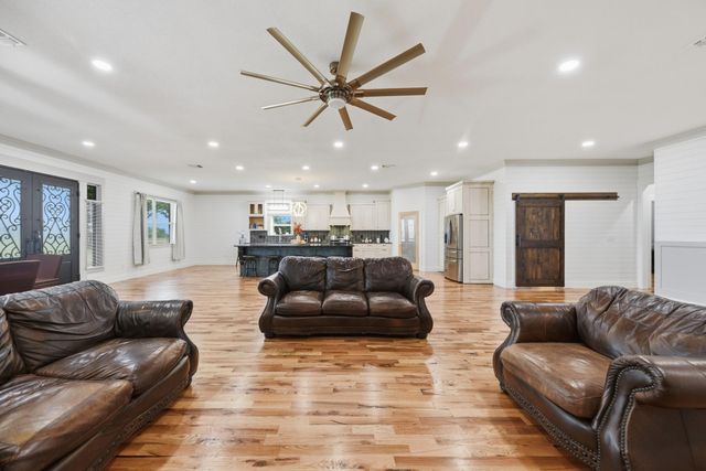 11234 N Loop Road, Brenham, TX 77833