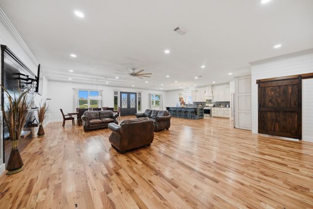 11234 N Loop Road, Brenham, TX 77833