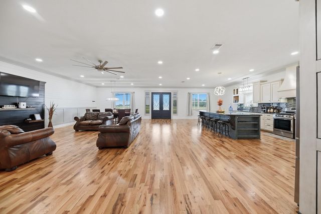 11234 N Loop Road, Brenham, TX 77833