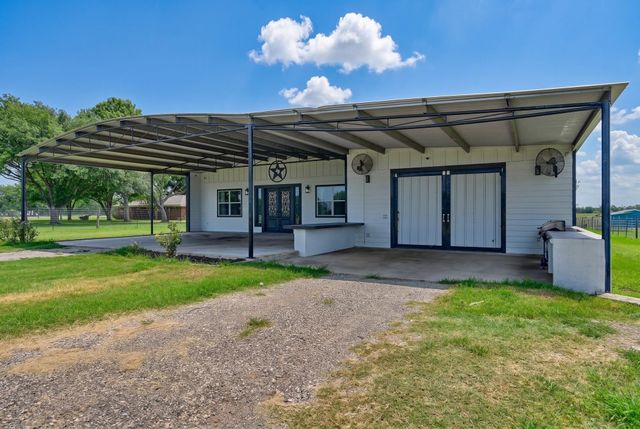 11234 N Loop Road, Brenham, TX 77833