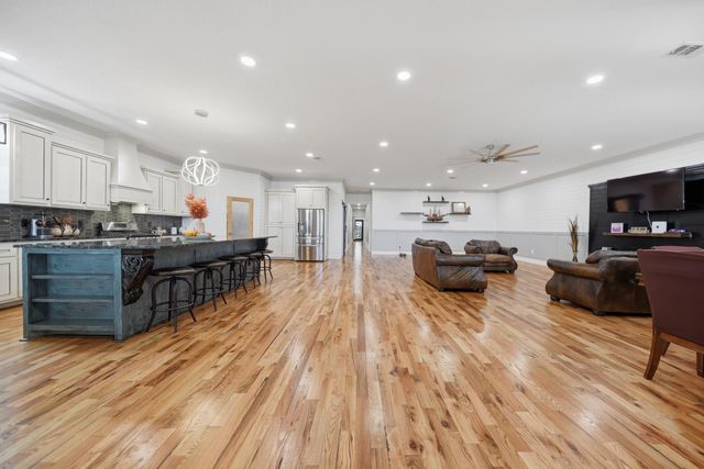 11234 N Loop Road, Brenham, TX 77833