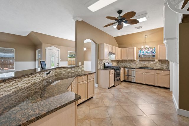 10847 Spruce Drive S, La Porte, TX 77571