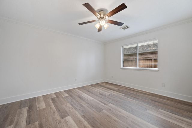 10847 Spruce Drive S, La Porte, TX 77571