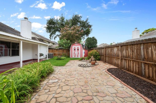 10847 Spruce Drive S, La Porte, TX 77571