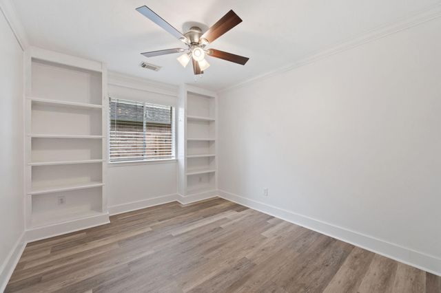 10847 Spruce Drive S, La Porte, TX 77571