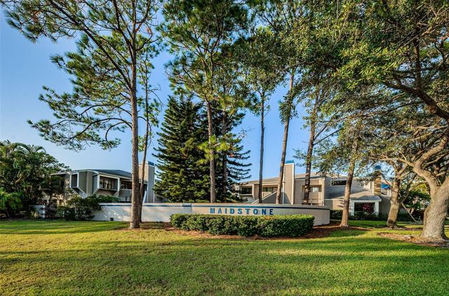 10626 LONGWOOD DRIVE 102, Seminole, FL 33777