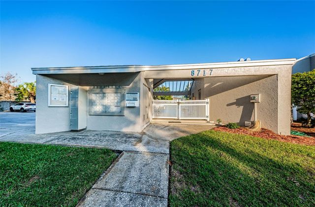 10626 LONGWOOD DRIVE 102, Seminole, FL 33777