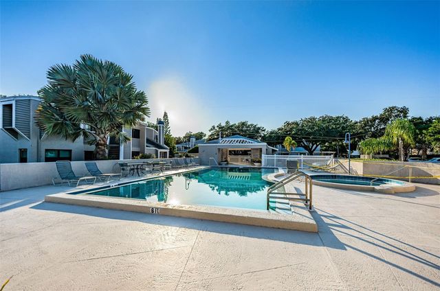 10626 LONGWOOD DRIVE 102, Seminole, FL 33777