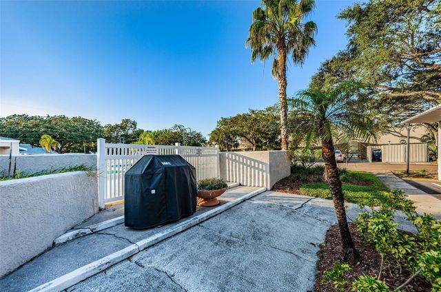 10626 LONGWOOD DRIVE 102, Seminole, FL 33777