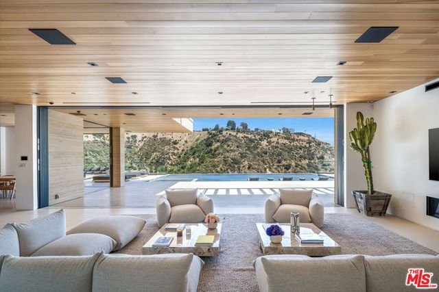 2436 Jupiter Drive, Los Angeles, CA 90046