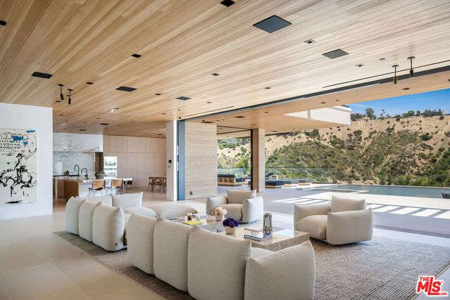 2436 Jupiter Drive, Los Angeles, CA 90046