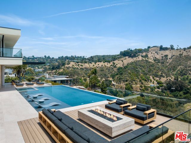 2436 Jupiter Drive, Los Angeles, CA 90046