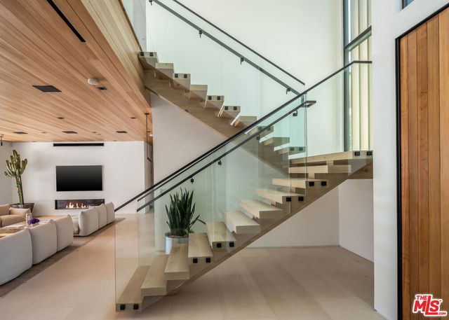 2436 Jupiter Drive, Los Angeles, CA 90046
