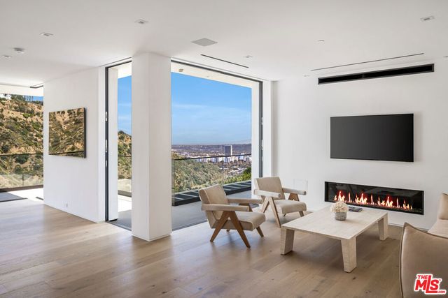 2436 Jupiter Drive, Los Angeles, CA 90046