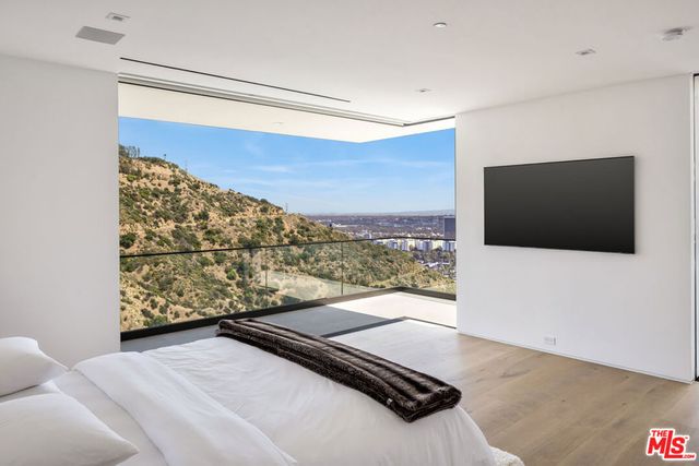 2436 Jupiter Drive, Los Angeles, CA 90046