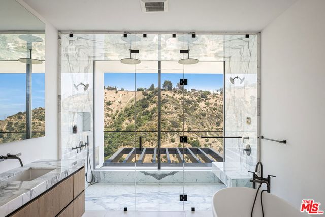 2436 Jupiter Drive, Los Angeles, CA 90046