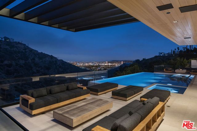 2436 Jupiter Drive, Los Angeles, CA 90046