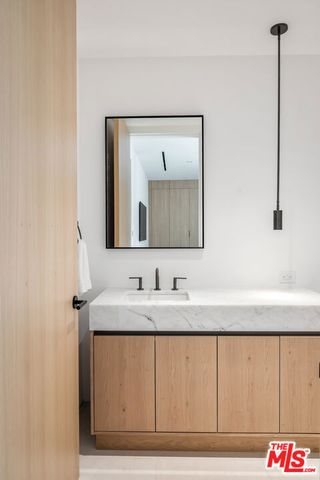 2436 Jupiter Drive, Los Angeles, CA 90046