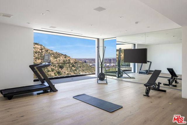 2436 Jupiter Drive, Los Angeles, CA 90046