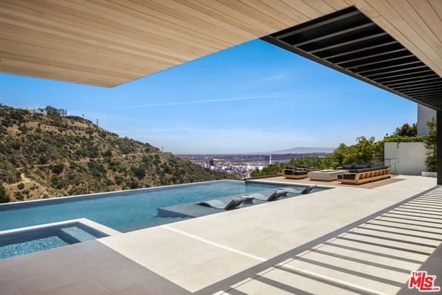 2436 Jupiter Drive, Los Angeles, CA 90046