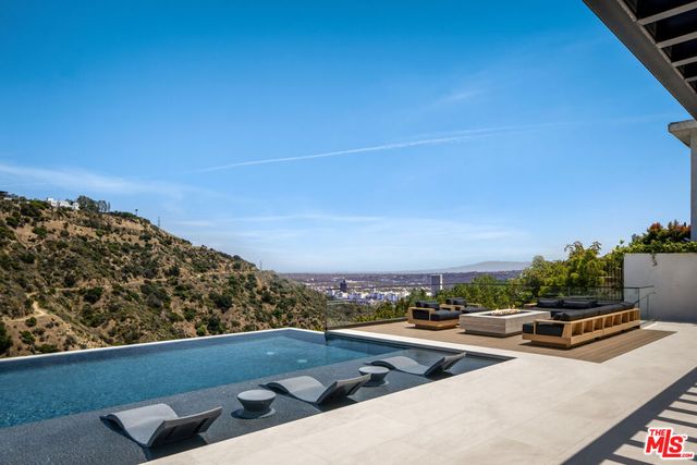 2436 Jupiter Drive, Los Angeles, CA 90046