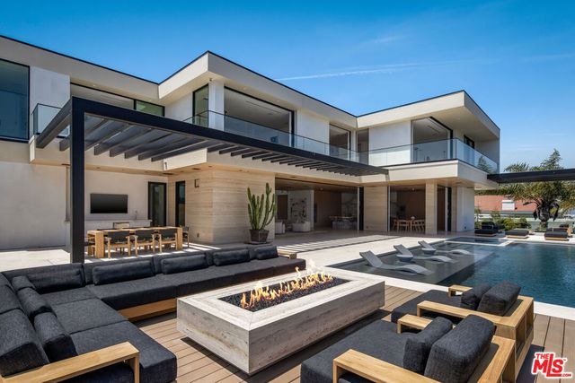 2436 Jupiter Drive, Los Angeles, CA 90046