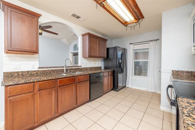 130 Kincaid Drive, Sanger, TX 76266