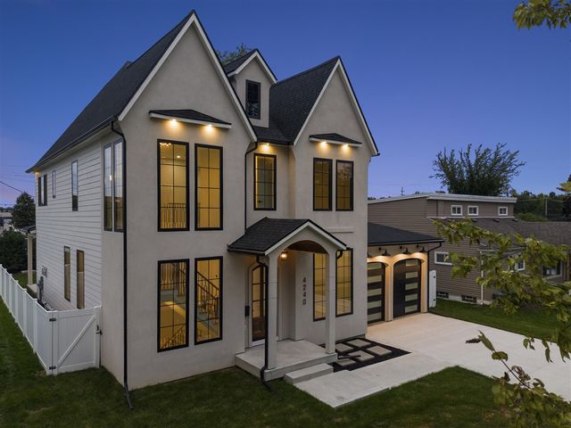 4240 Mandalay Avenue, Royal Oak, MI 48073
