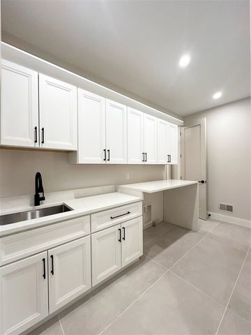 4240 Mandalay Avenue, Royal Oak, MI 48073
