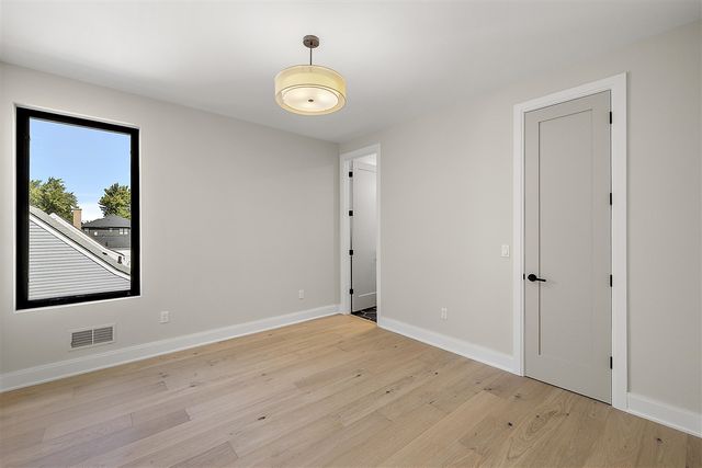 4240 Mandalay Avenue, Royal Oak, MI 48073