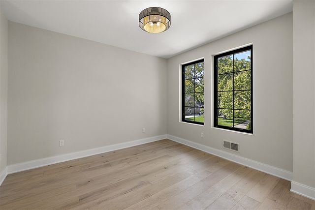 4240 Mandalay Avenue, Royal Oak, MI 48073