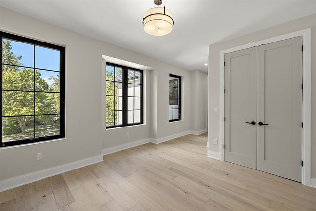 4240 Mandalay Avenue, Royal Oak, MI 48073