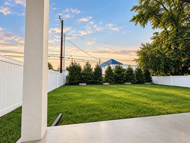 4240 Mandalay Avenue, Royal Oak, MI 48073