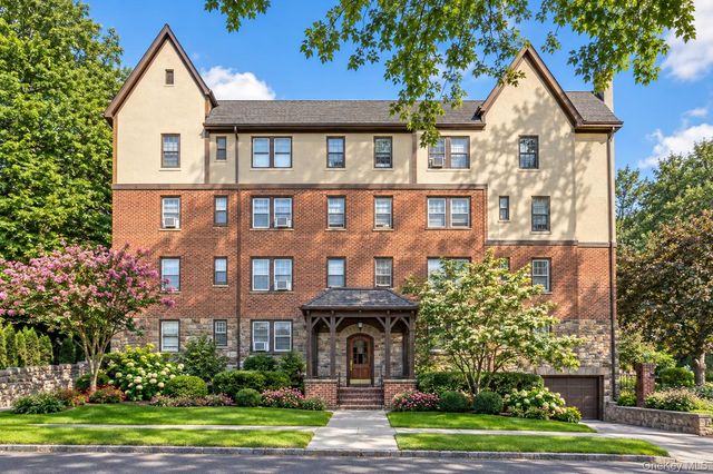 10 Oakridge Place 8D, Eastchester, NY 10709