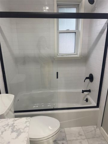 10 Oakridge Place 8D, Eastchester, NY 10709