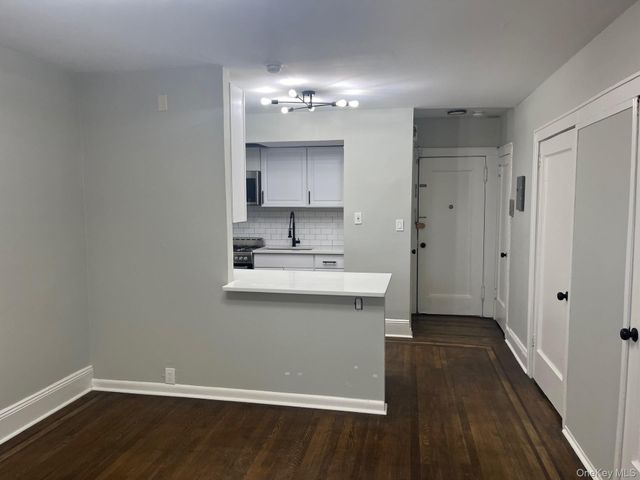 10 Oakridge Place 8D, Eastchester, NY 10709