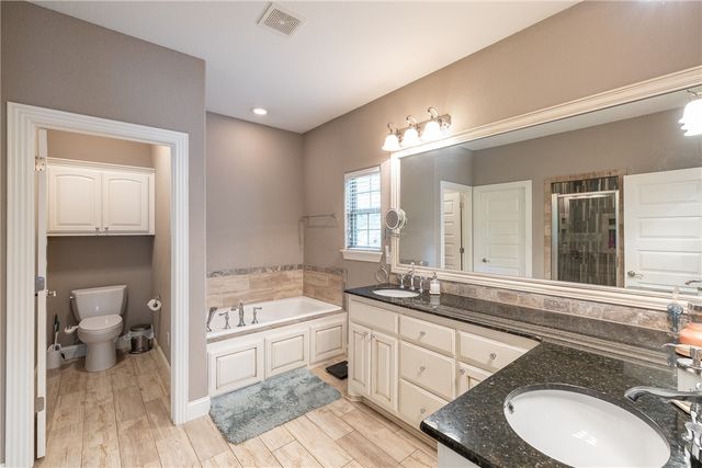 1166 Trail Bluff Drive, Fayetteville, AR 72703