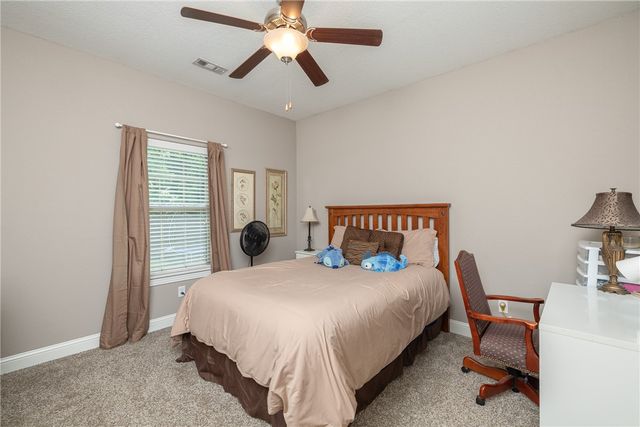 1166 Trail Bluff Drive, Fayetteville, AR 72703