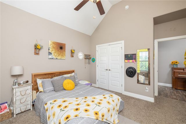 1166 Trail Bluff Drive, Fayetteville, AR 72703