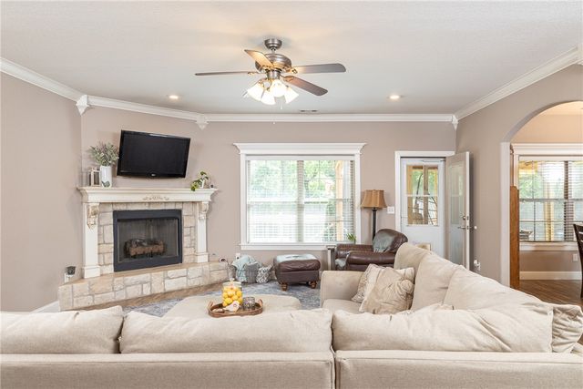 1166 Trail Bluff Drive, Fayetteville, AR 72703