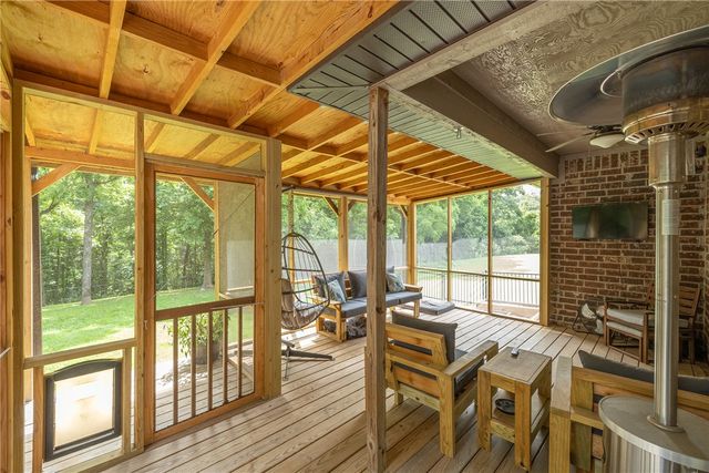 1166 Trail Bluff Drive, Fayetteville, AR 72703