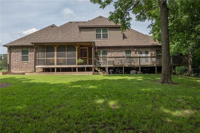 1166 Trail Bluff Drive, Fayetteville, AR 72703
