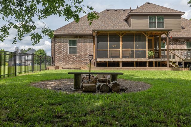1166 Trail Bluff Drive, Fayetteville, AR 72703
