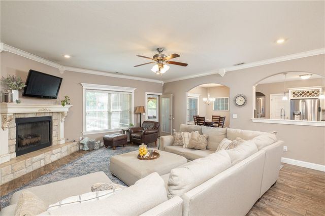 1166 Trail Bluff Drive, Fayetteville, AR 72703