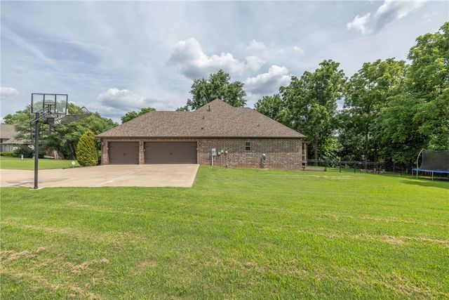 1166 Trail Bluff Drive, Fayetteville, AR 72703