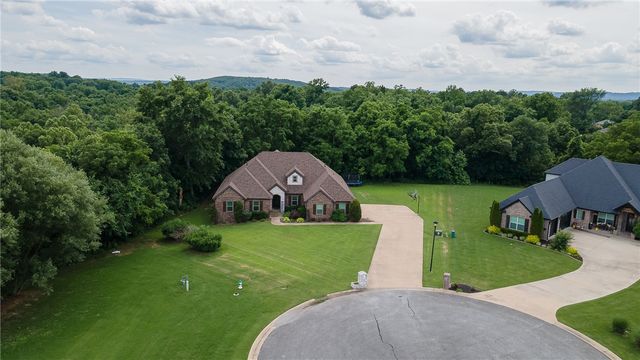 1166 Trail Bluff Drive, Fayetteville, AR 72703