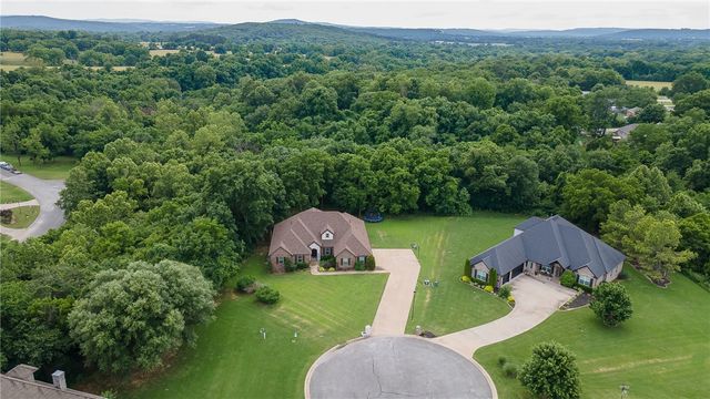 1166 Trail Bluff Drive, Fayetteville, AR 72703