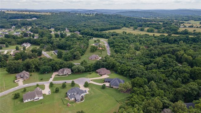1166 Trail Bluff Drive, Fayetteville, AR 72703