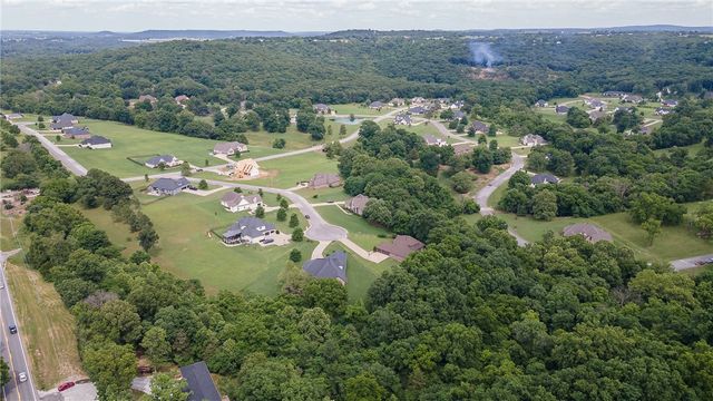 1166 Trail Bluff Drive, Fayetteville, AR 72703